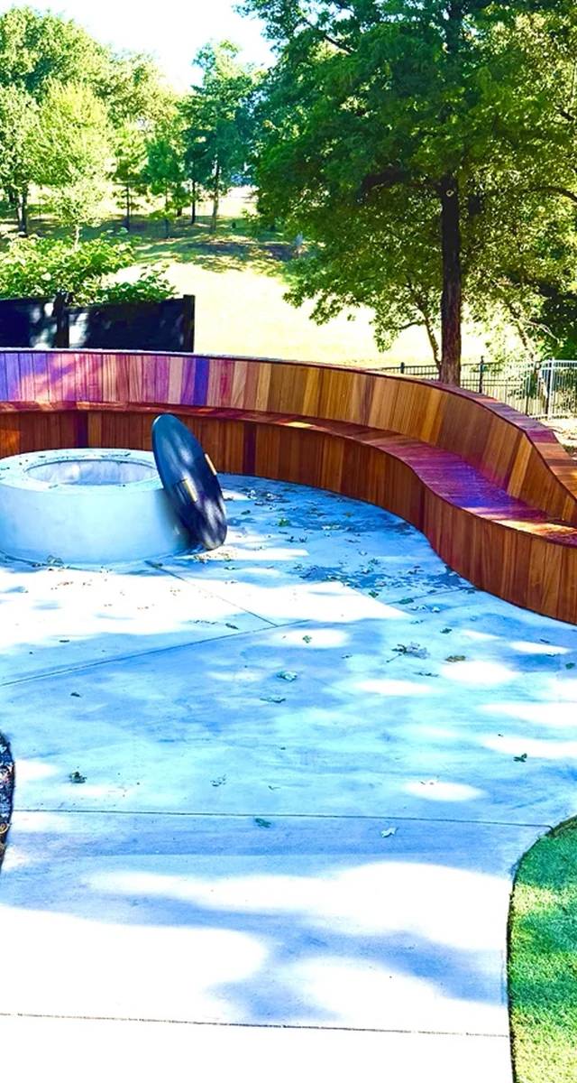 Curved built-in seating wall detail in Edmond by MASB Construction